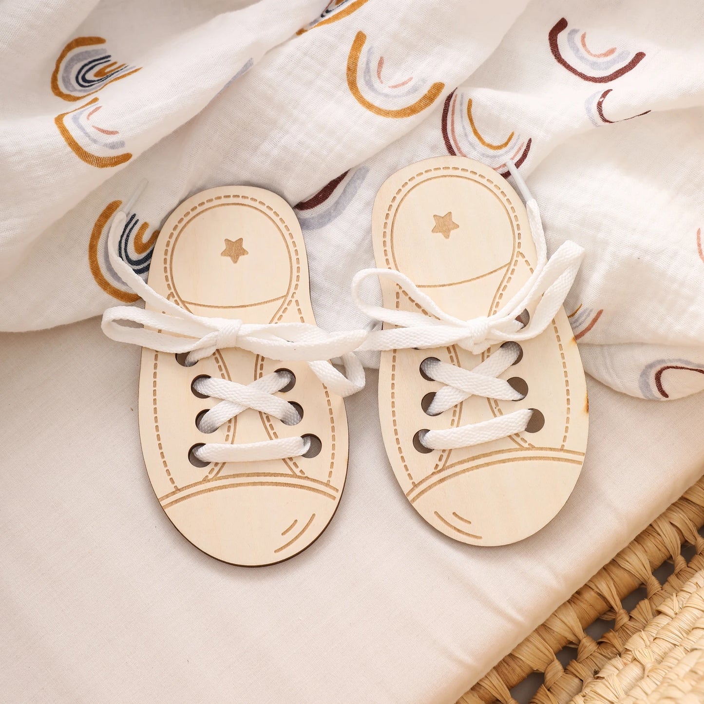 Wooden Lacing Shoe Toy Montessori  Threading Board Educational Toy 3d Puzzle Game Accessory Interactive Toys For Toddlers Gifts